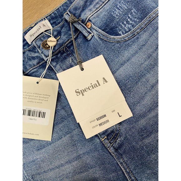 Splendid A L.A. Denim Shorts Size Large Distressed 28x9 - Picture 5 of 11